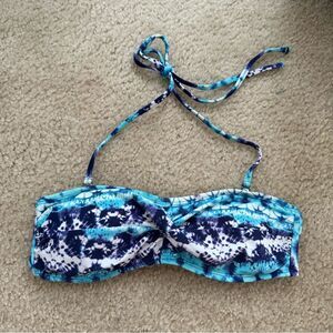 Delilah’s by Dollskill blue and white tie dye bikini top🍓🍋